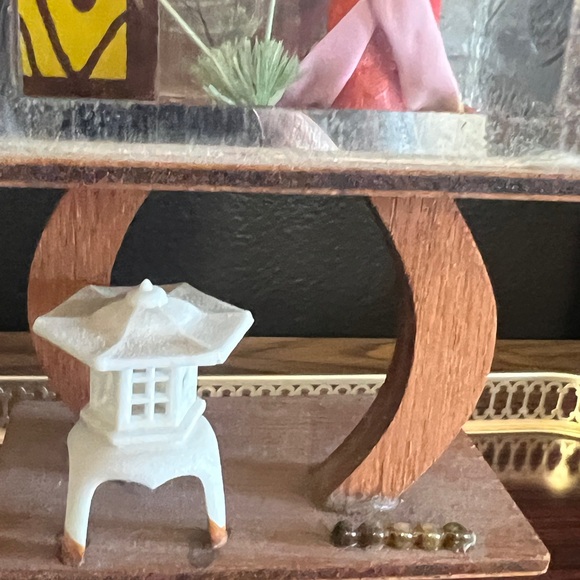 Vintage Japanese Geisha doll display shadow box - Picture 3 of 10